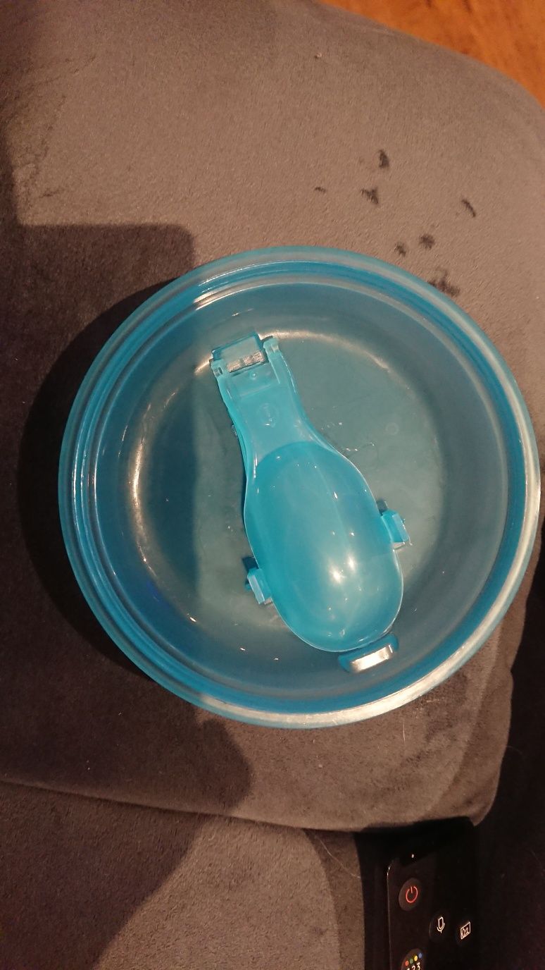 Pojemnik chłodzący na jogurt sniadanie