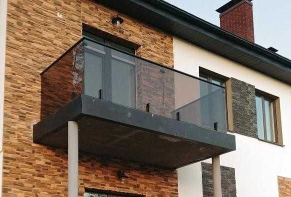 Огорожі та перила скляні. Для балконів та сходів.