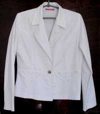Белый пиджак, балеро, юбки и брючный костюм