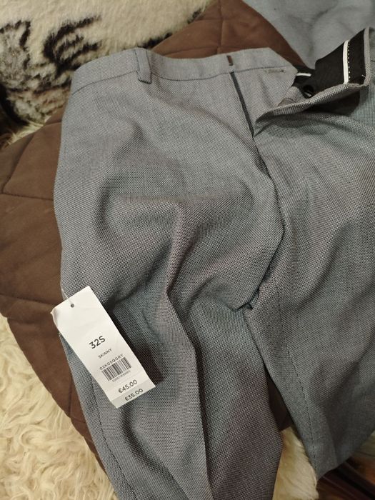 Новий,дуже гарний Англійський брендовий костюм-трійка(s)Шлюбний костюм