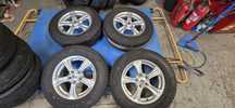 Koła zimowe 16 5x114,3 et 45 felgi aluminiowe Hyundai opony 215/70/16