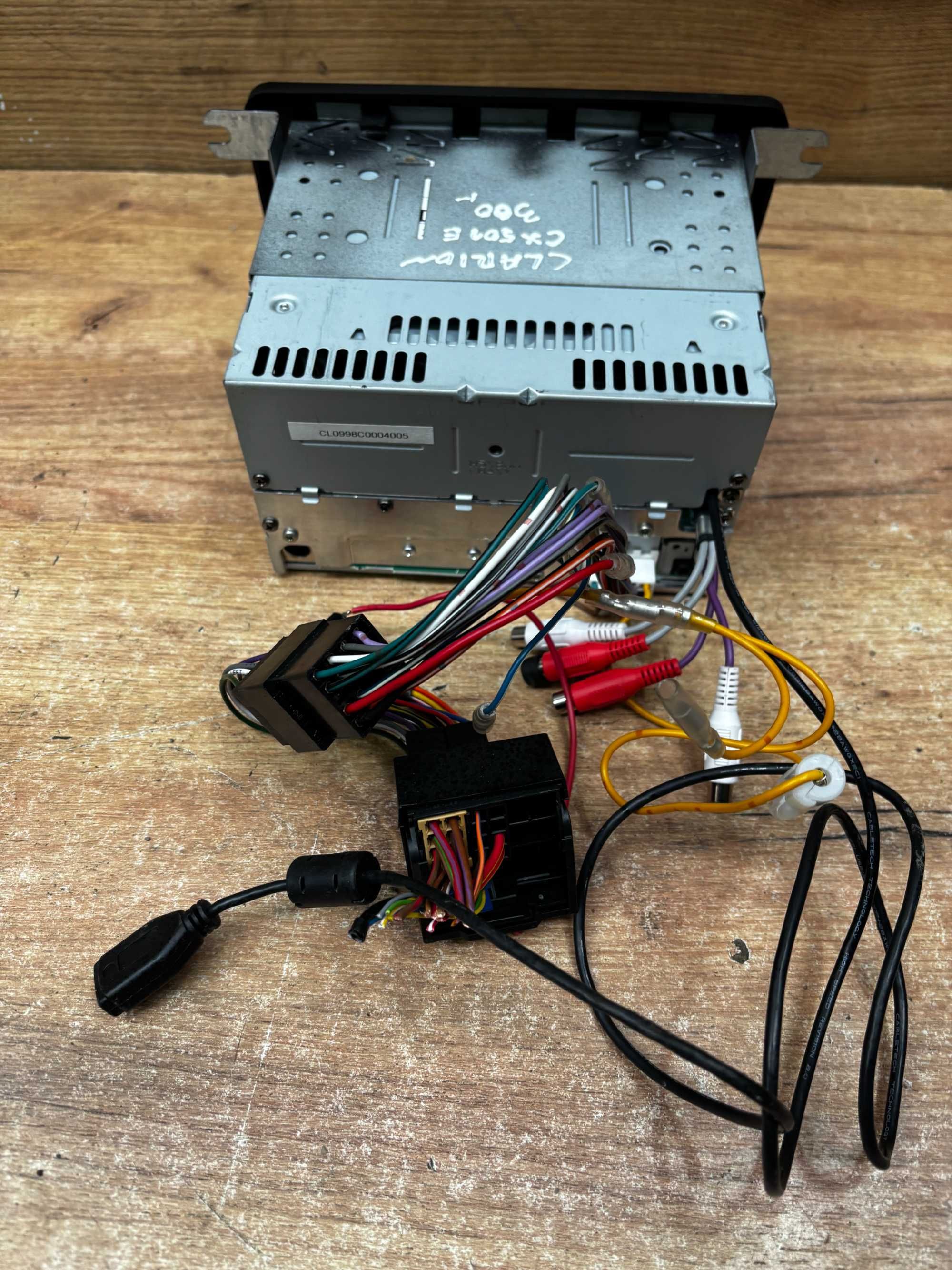 Radio Clarion CX501E