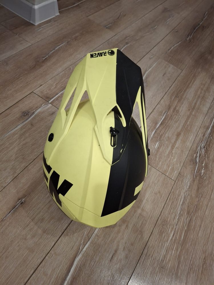 kask cross raven zielono-czarny