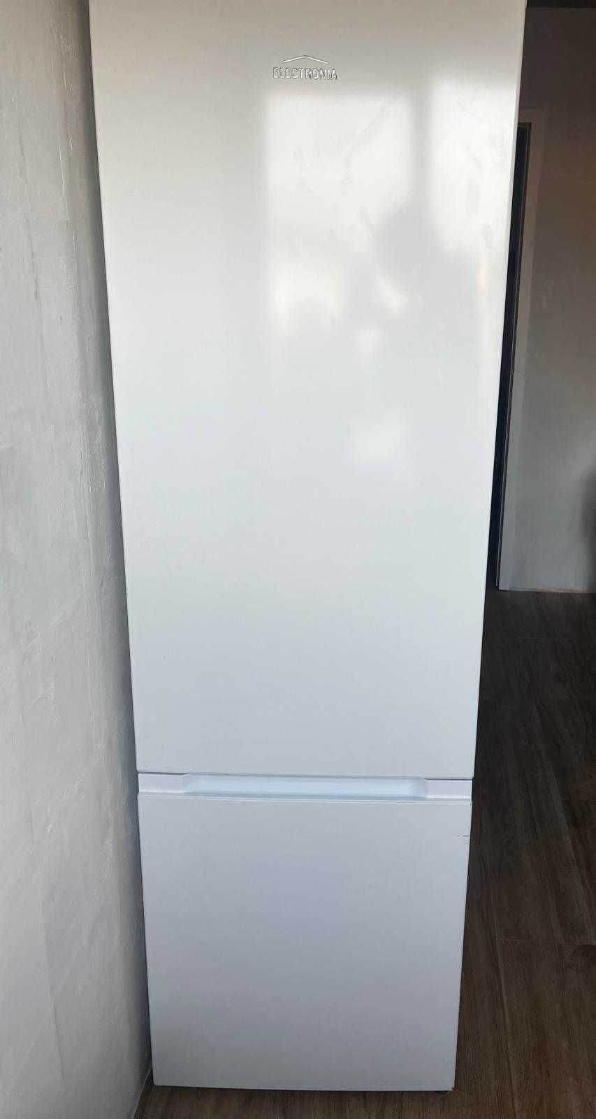 Frigorífico Electronia (Modelo Erik), ainda na garantia