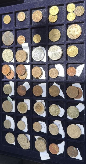 Conjunto de moedas e notas antigas