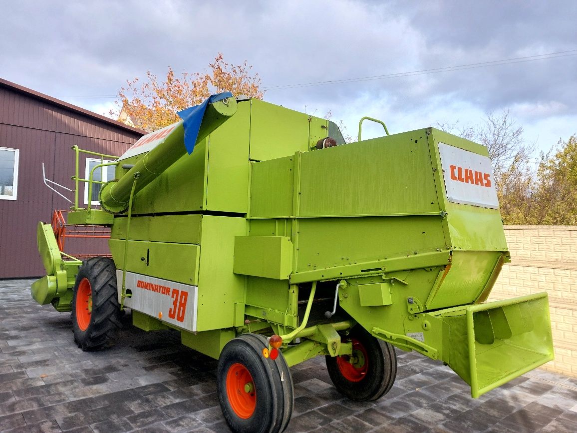 Claas  Dominator 38