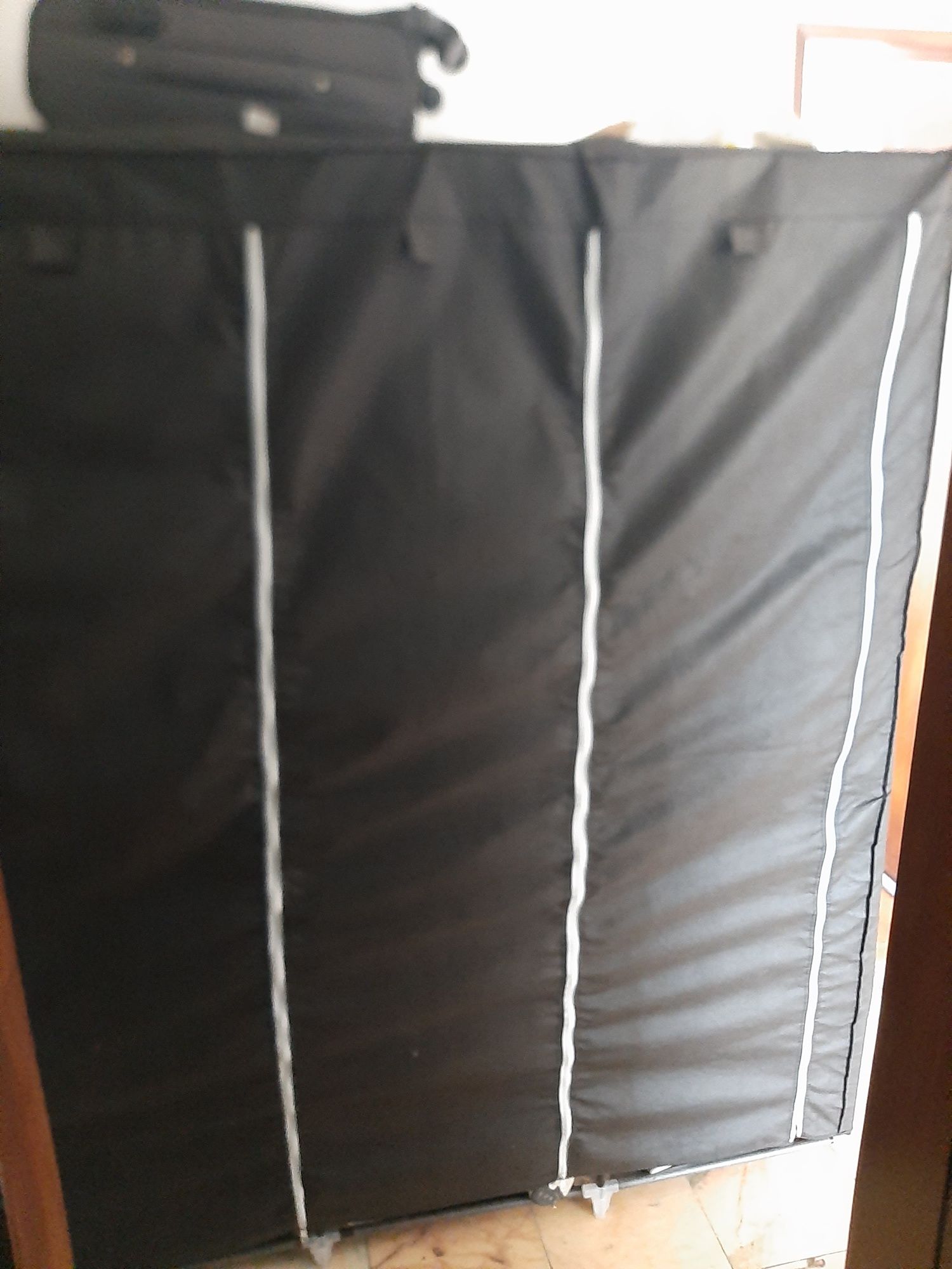 Guarda roupa desmontável