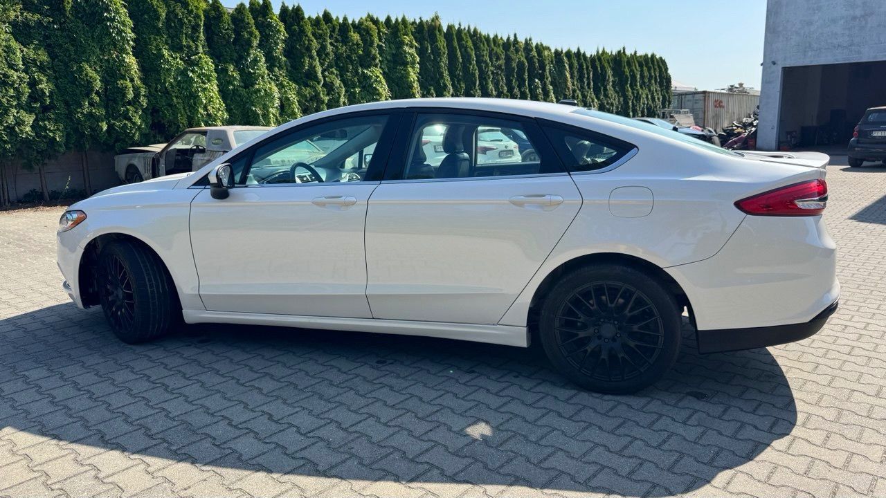Ford Fusion 2.0 Hybrid SE z 2017 roku