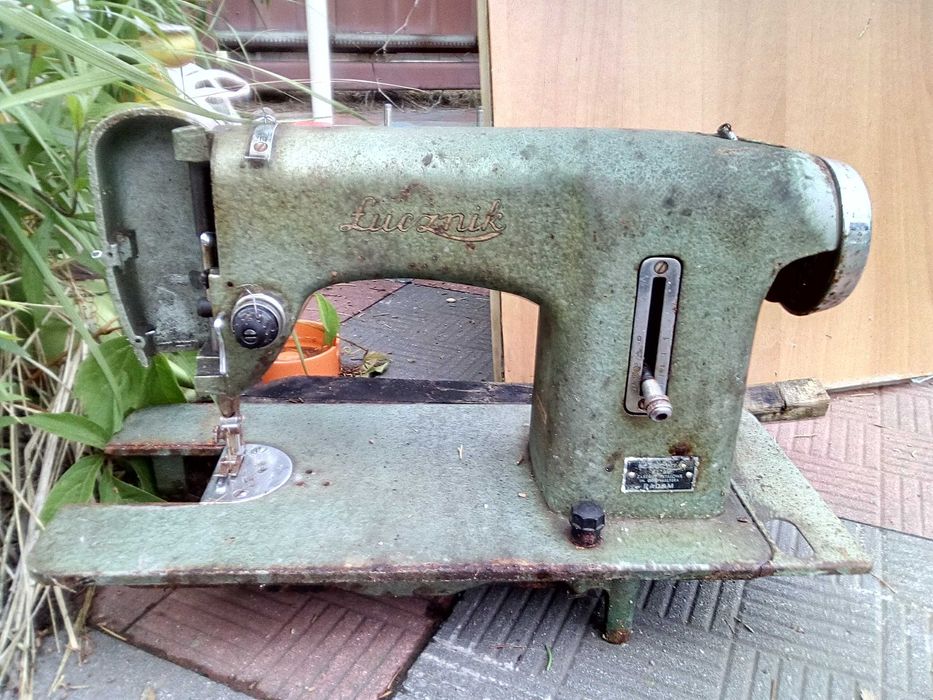 Maszyna do szycia Łucznik Radom szkrzyniowa walizkowa mechaniczna PRL