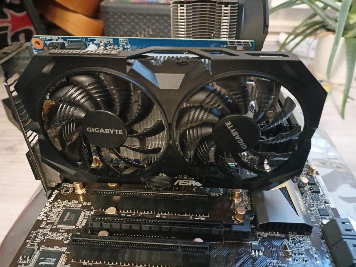 Komputer (Z77 EXTREME 4 GTX 750 TI 16GB RAM)
