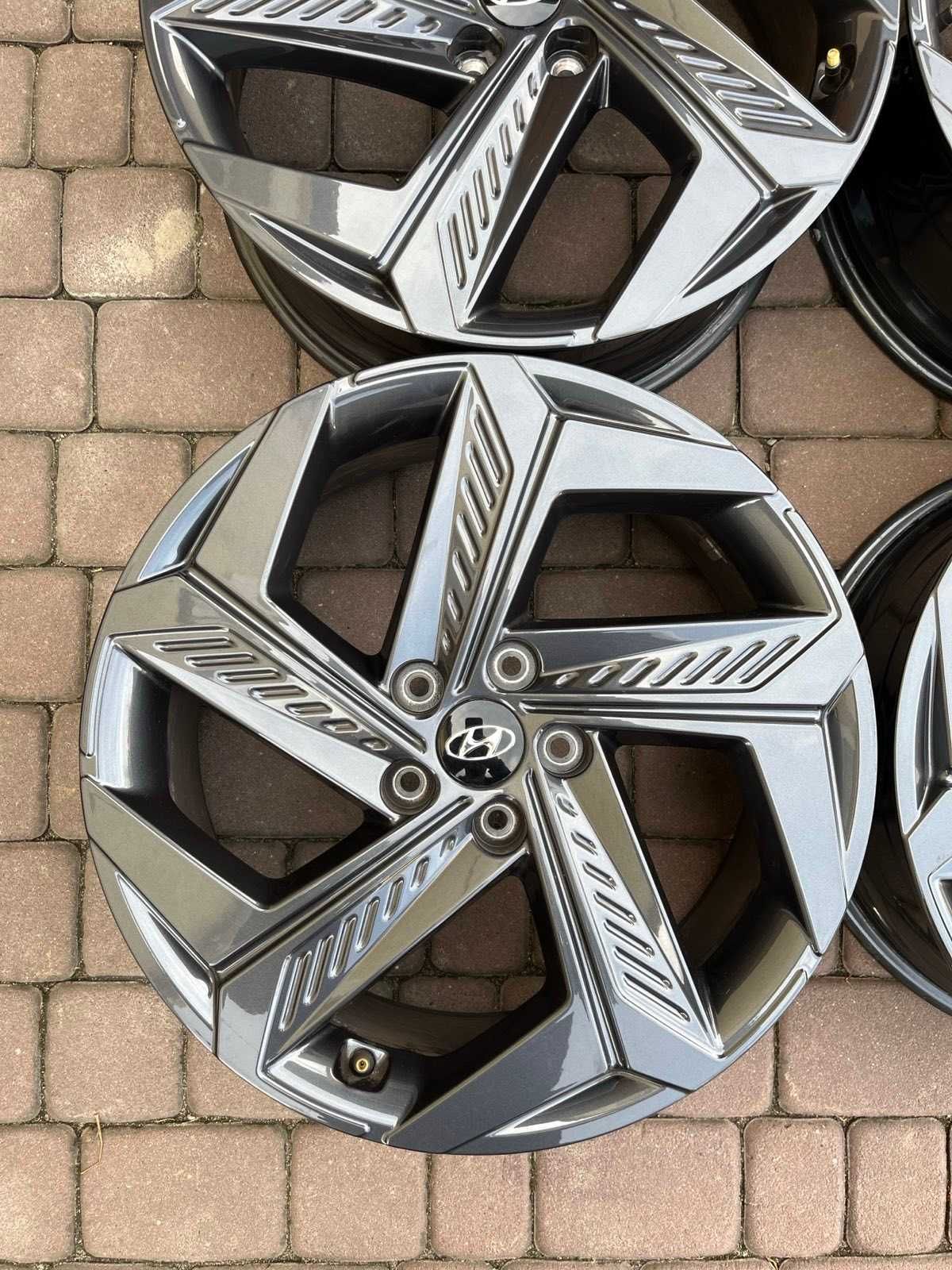 Oryginalne alufelgi Hyundai 5x114,3 19 CZUJNIKI Tucson Santa IONIQ 5