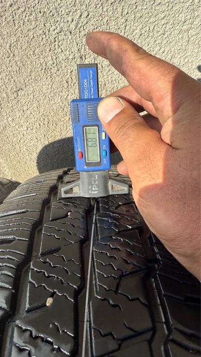 Шины б у 215/65R16c MAXXIS VANSMART SNOW WL2 зима