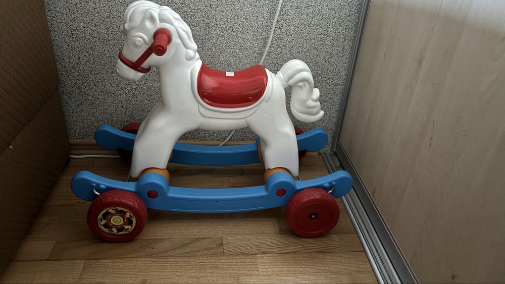Коник-гойдалка з колесами