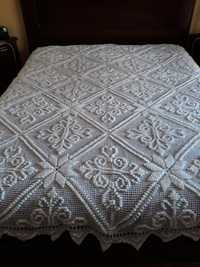 Colcha de cama e almofadas em croché Flor de Lis feitos à mão