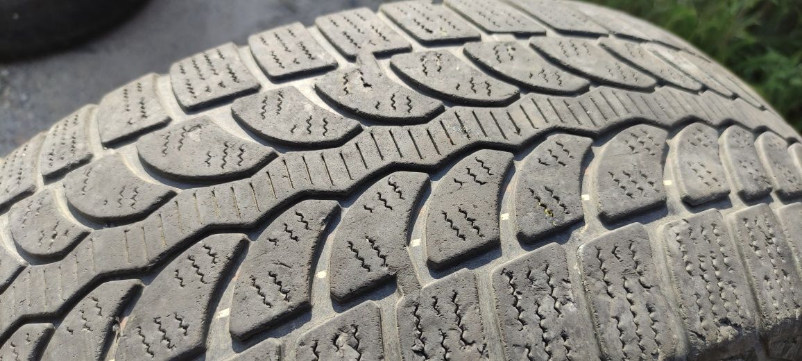 Opony zimowe z 2017r 215/65/16 Bridgestone PN
