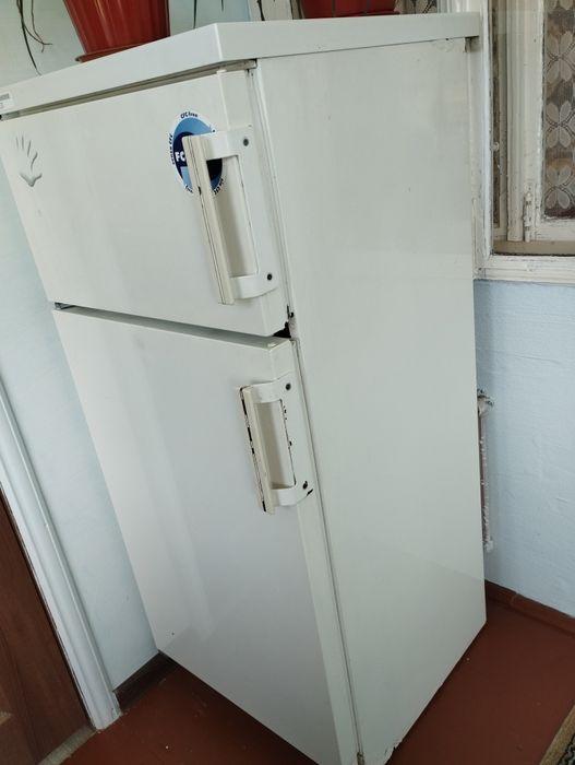 Продам холодильник 130см