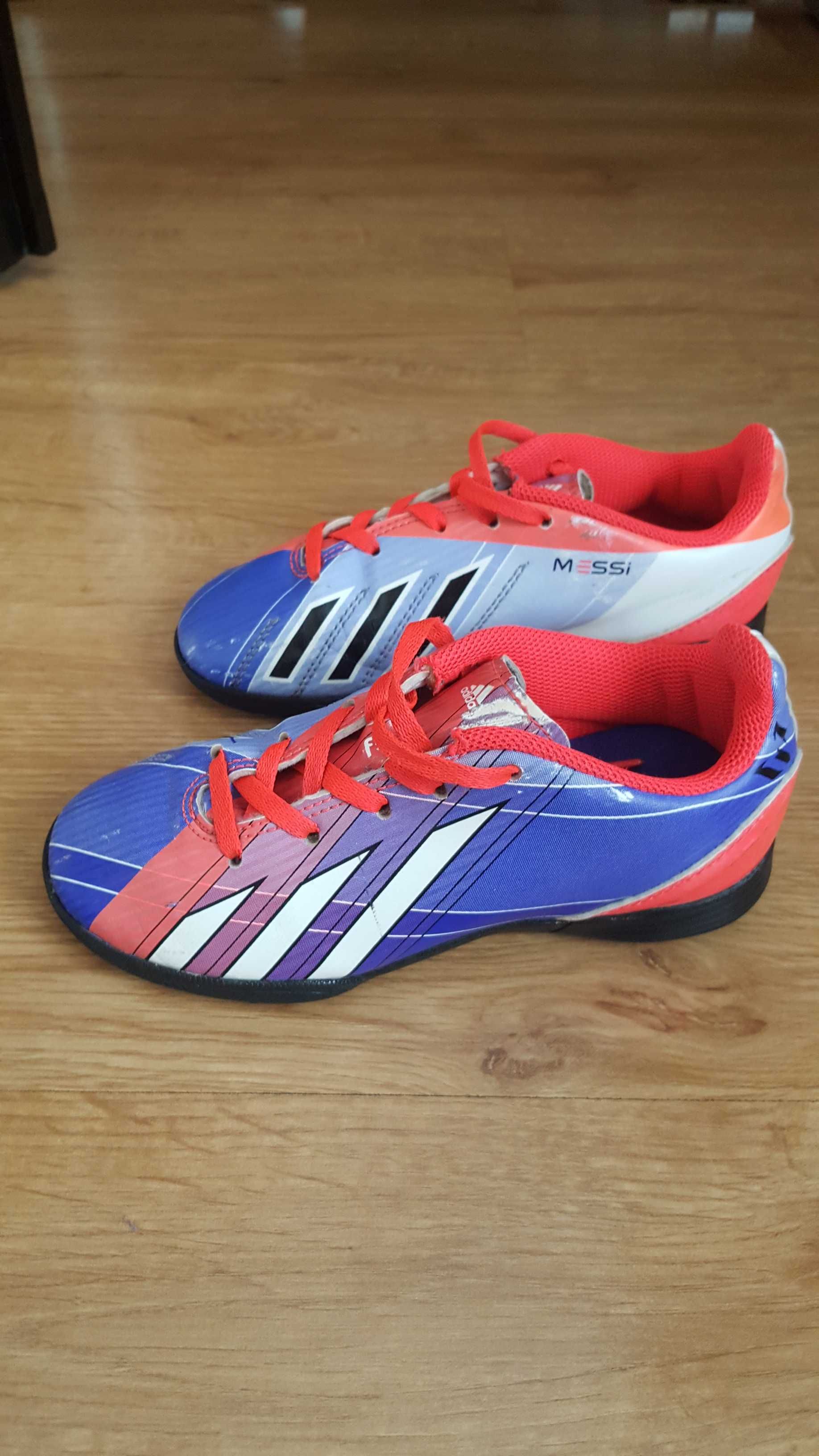 Buty sportowe Adidas Messi.