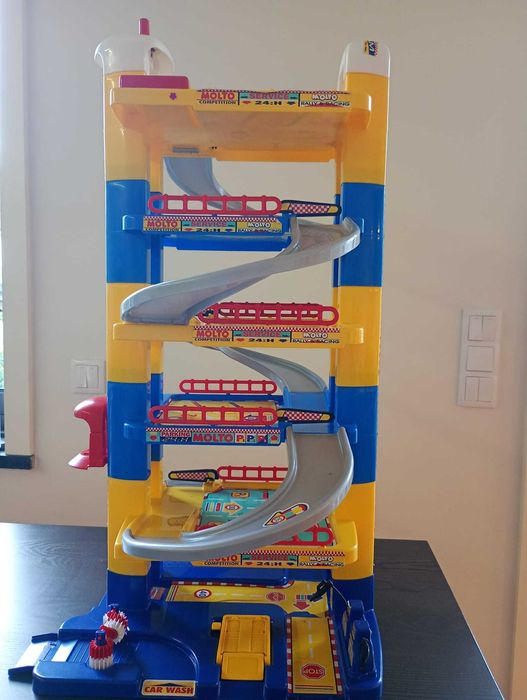 Vendo garagem infantil em bom estado