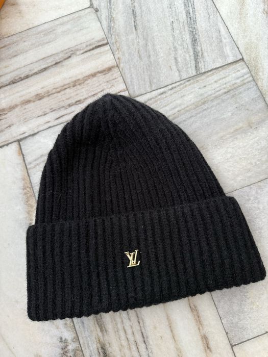 Czarna czapka Louis Vuitton