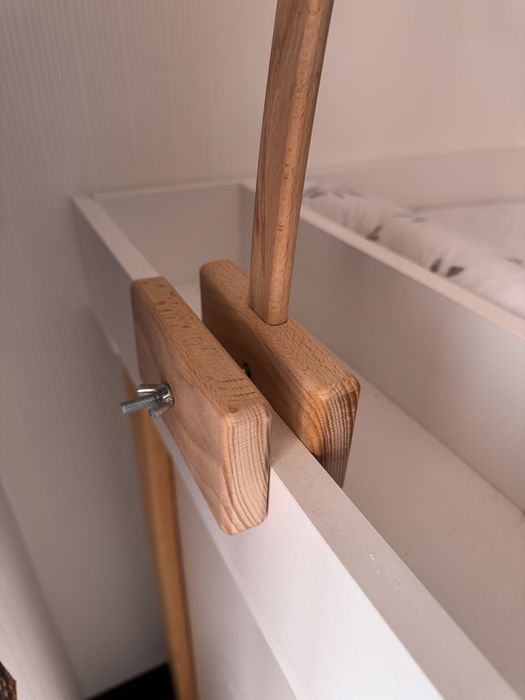 Тримач для мобіля, мобіль та музикальний блок