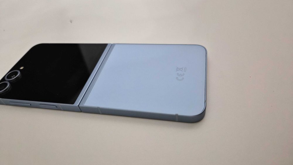 Fabrycznie odnowiony Samsung Galaxy Z Flip6 Flip 6