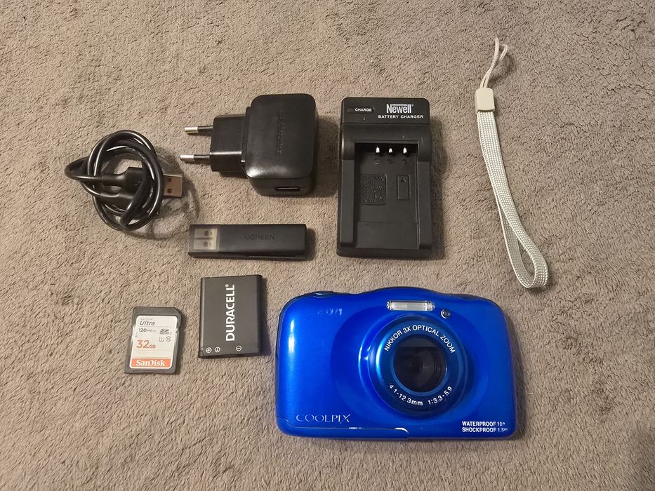 Wodoodporny niebieski aparat Nikon Coolpix S33