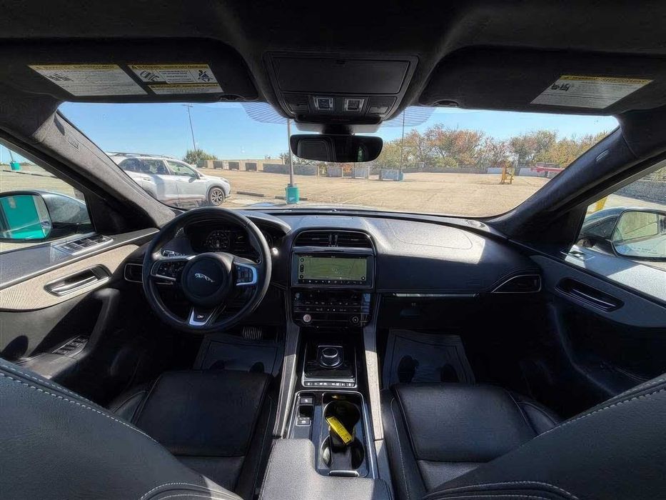Jaguar F-PACE S      2019