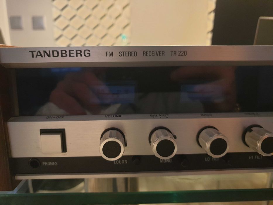 Tandberg TR220 amplituner