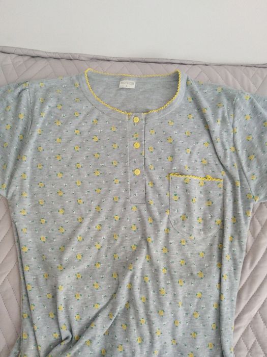 Damska piżama w kwiatki krótki rękawek, spodnie do kolan