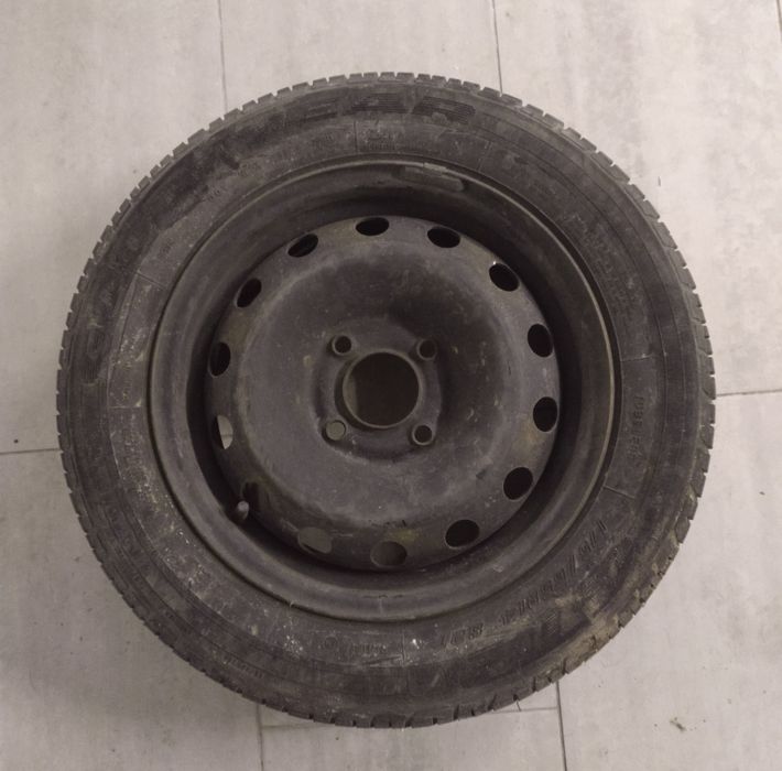 Jante e pneu 175/75 R14 proveniente de peugeot 206