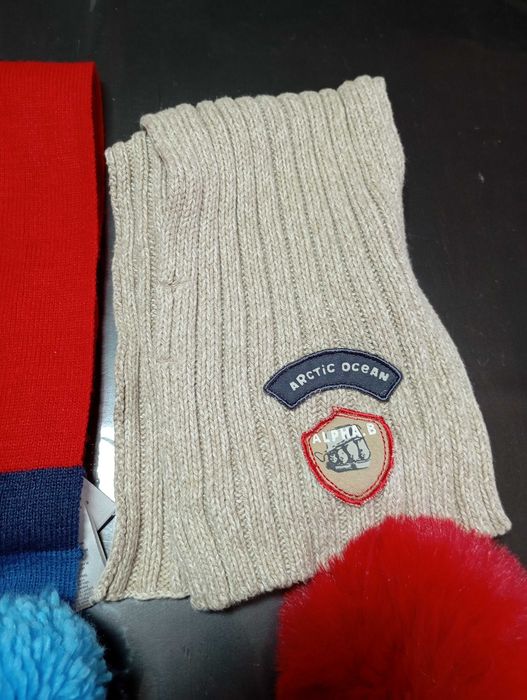 Lote do gorros e cachecol de criança