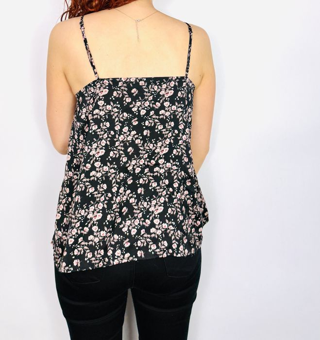 Czarny top w kwiaty z koronką L 40 H&M