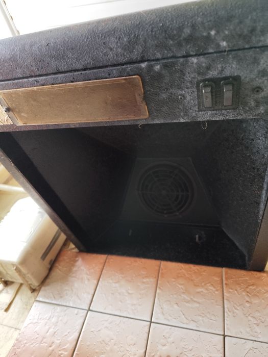 Продаю вытяжку простая