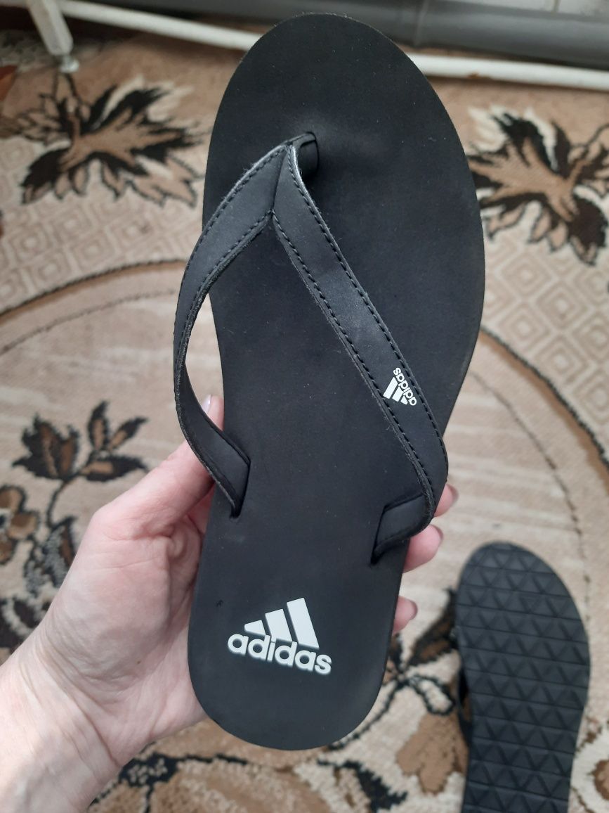 Шльопанки adidas 34 розмір