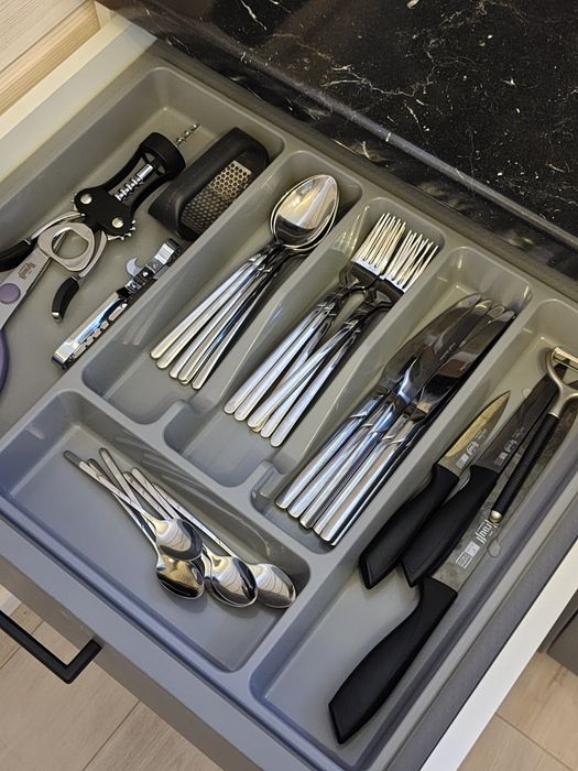 Здається подобово будиночок у лісі