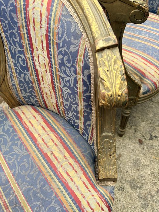 Par de lindos antigos cadeirões estilo Luís XVI