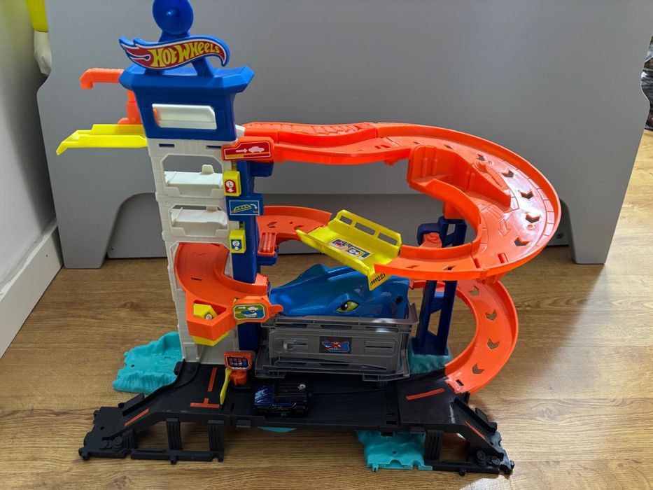 Garagem hot wheels city tubarao