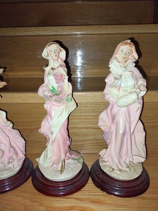 Estátuas Antigas - Estações do Ano