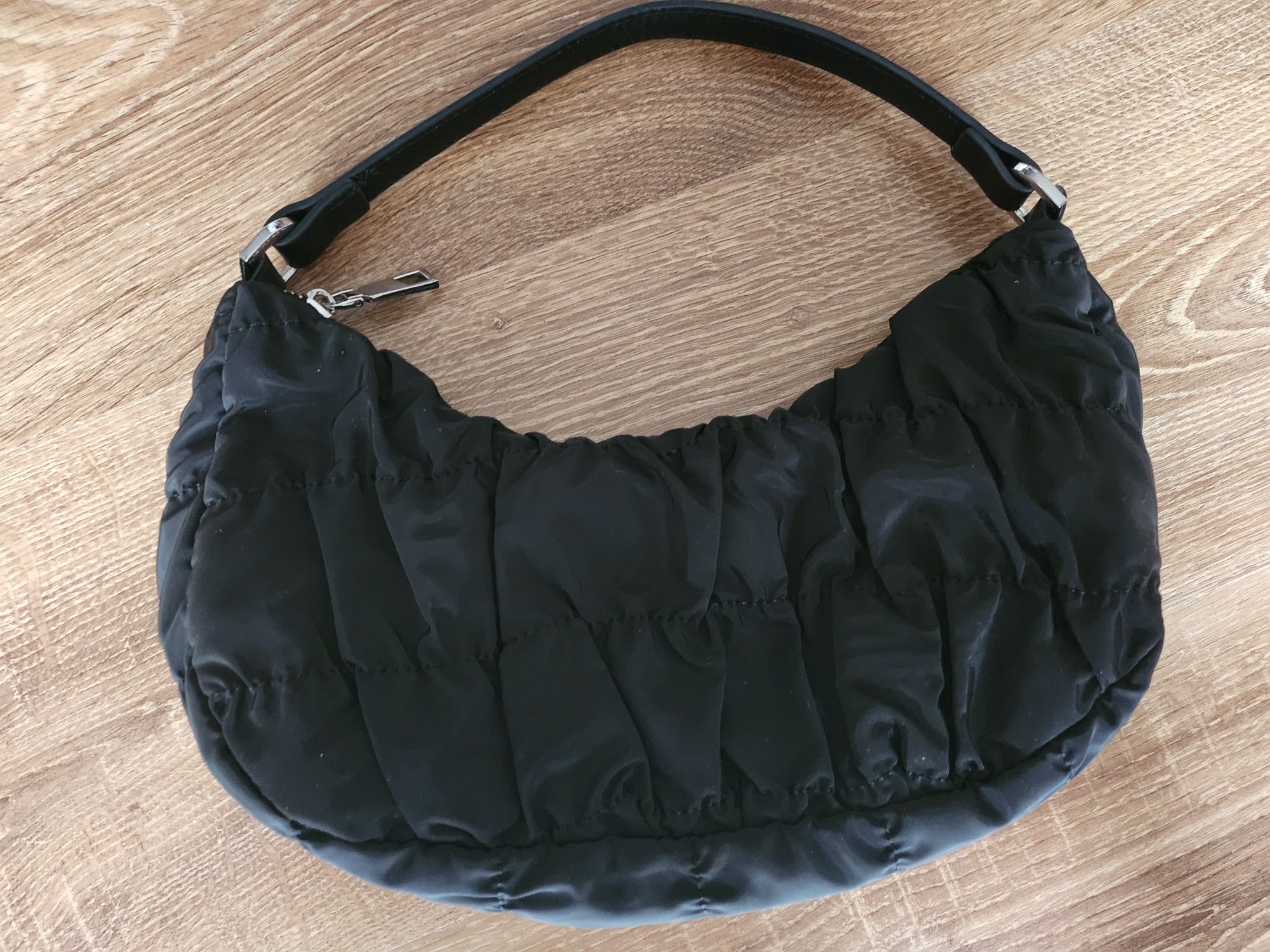 Czarna torebka MNG Ruffle