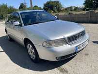 Обменяю машину Audi A4 1998 года на дом