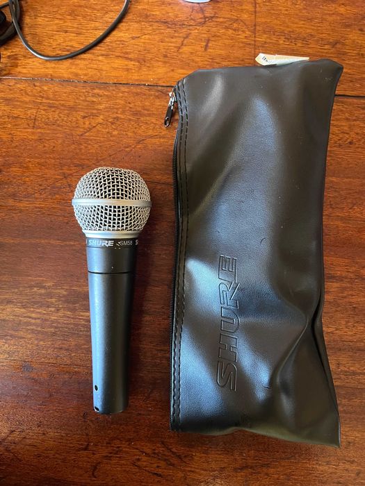 Microfone SM58, usado em boas condições.