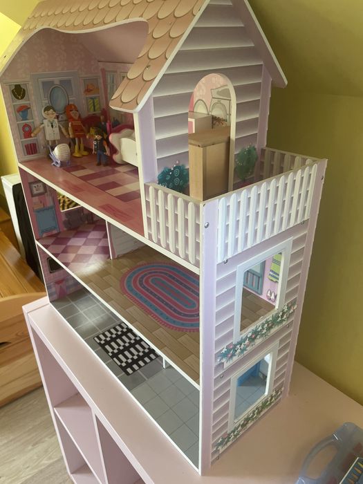 Domek dla lalek ładny