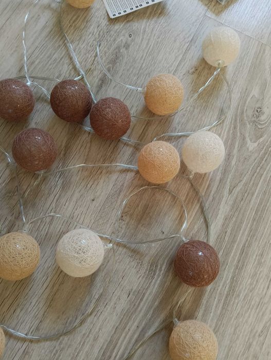 Łańcuch świetlny z kulkami na baterie