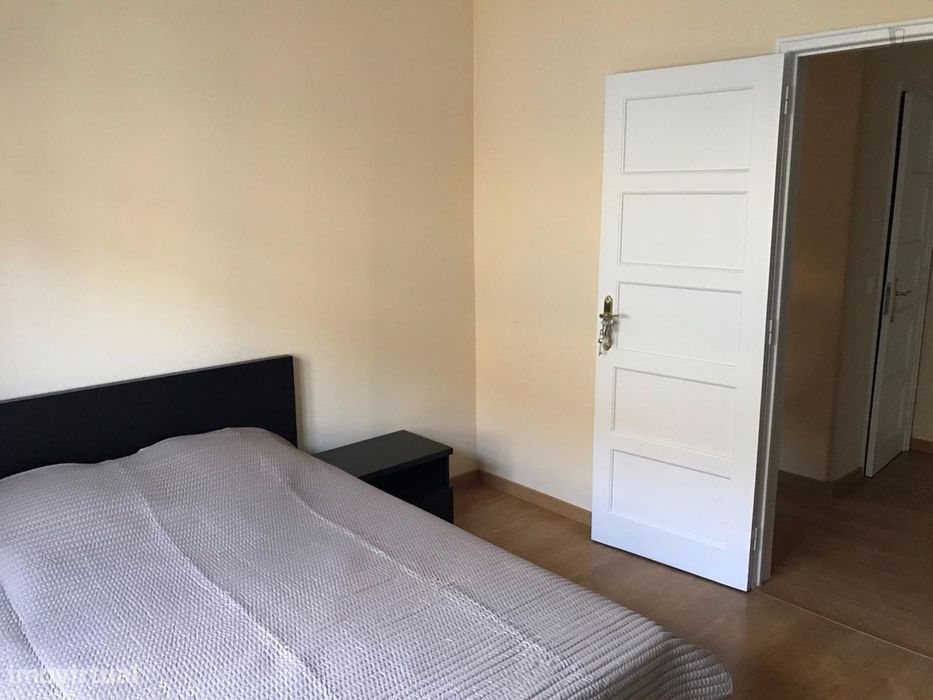 73431 - Quarto charmoso, com cama de casal, em...