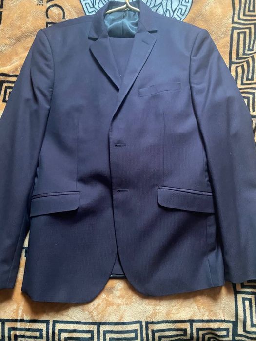 Продам мужской костюм