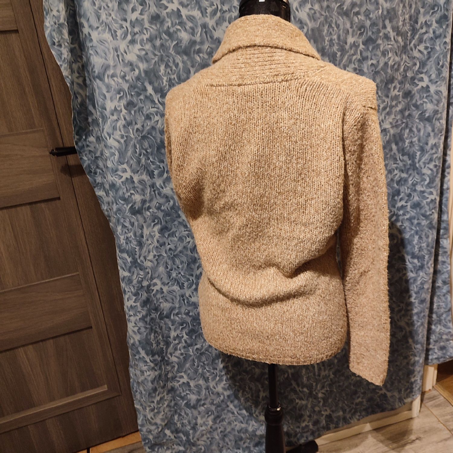 Ciepły sweter damski