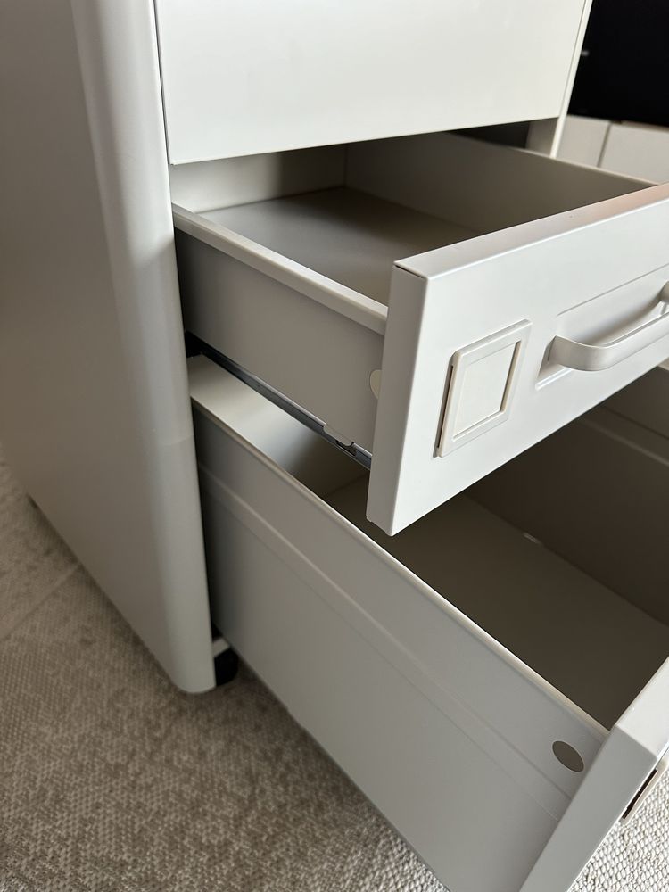 Bloco de gavetas Ikea Idasen(139€ na loja)