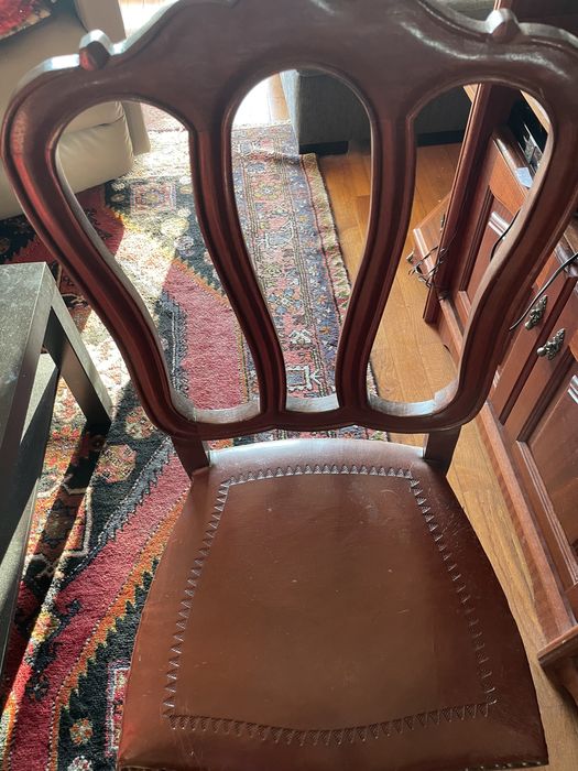 Mesa de sala e cadeiras