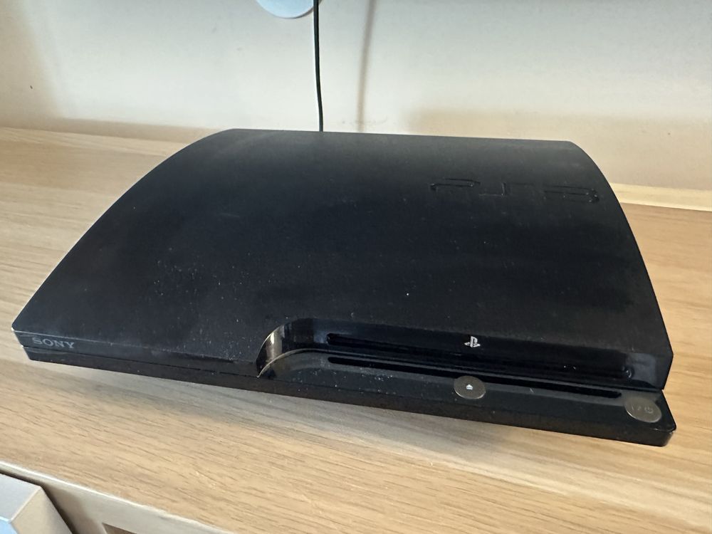 Play Station 3 SLIM + pad + 3 GRY!!!