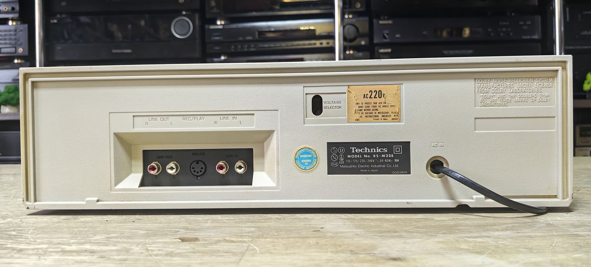 Касетний програвач Technics M225